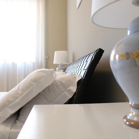 No Tag Urban Hotel Трани Экстерьер фото