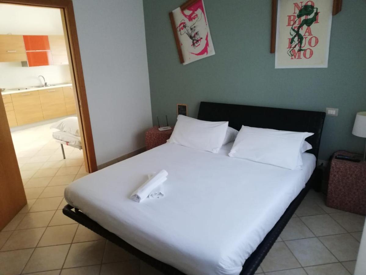 No Tag Urban Hotel Трани Экстерьер фото