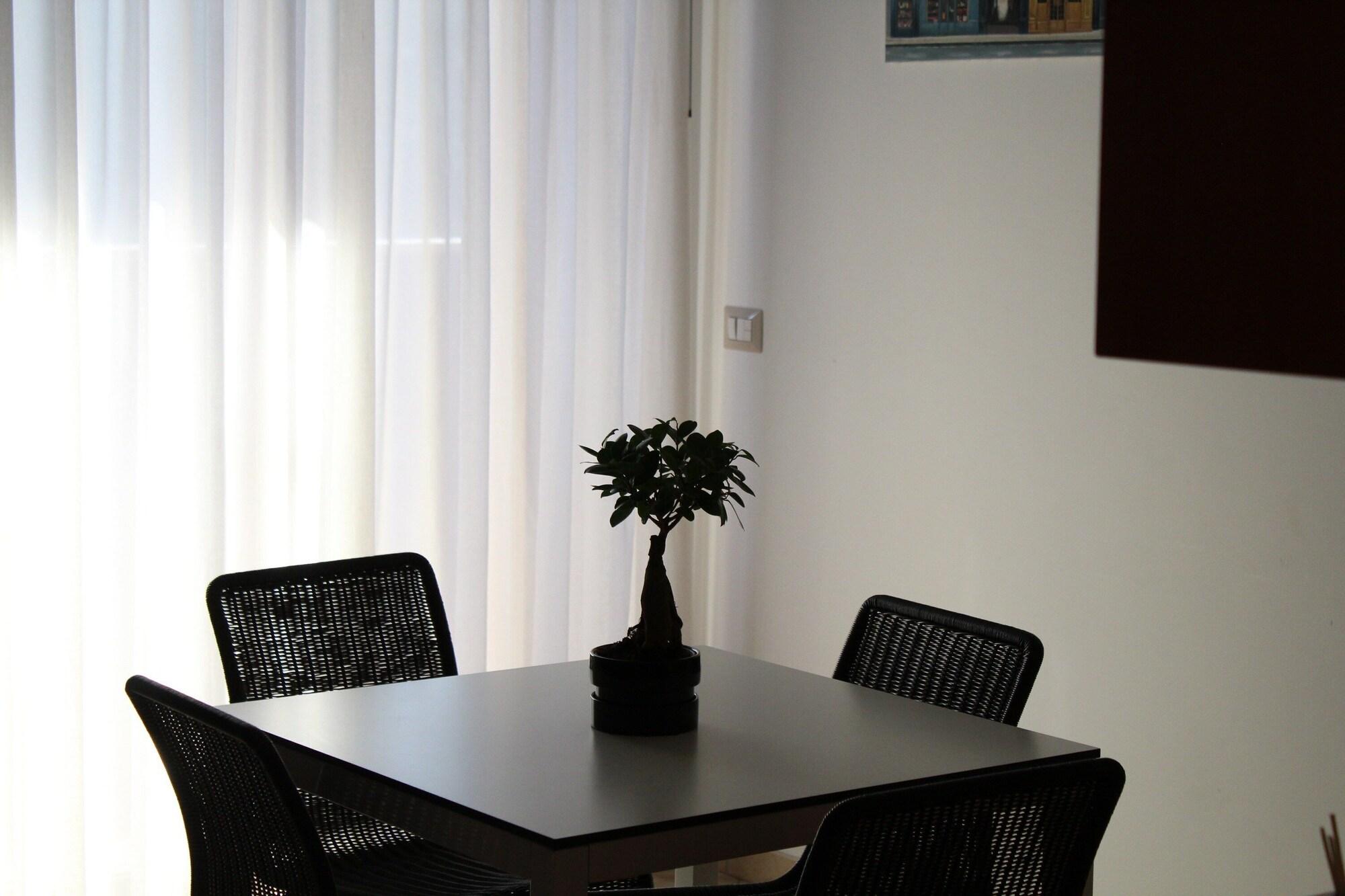 No Tag Urban Hotel Трани Экстерьер фото