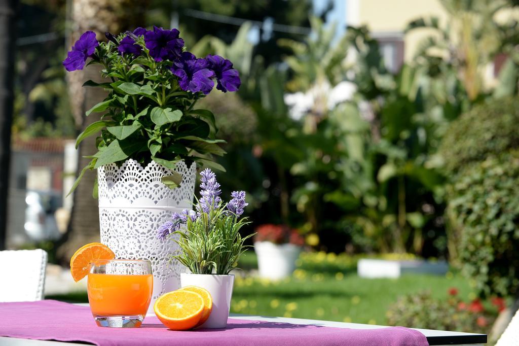 No Tag Urban Hotel Трани Экстерьер фото