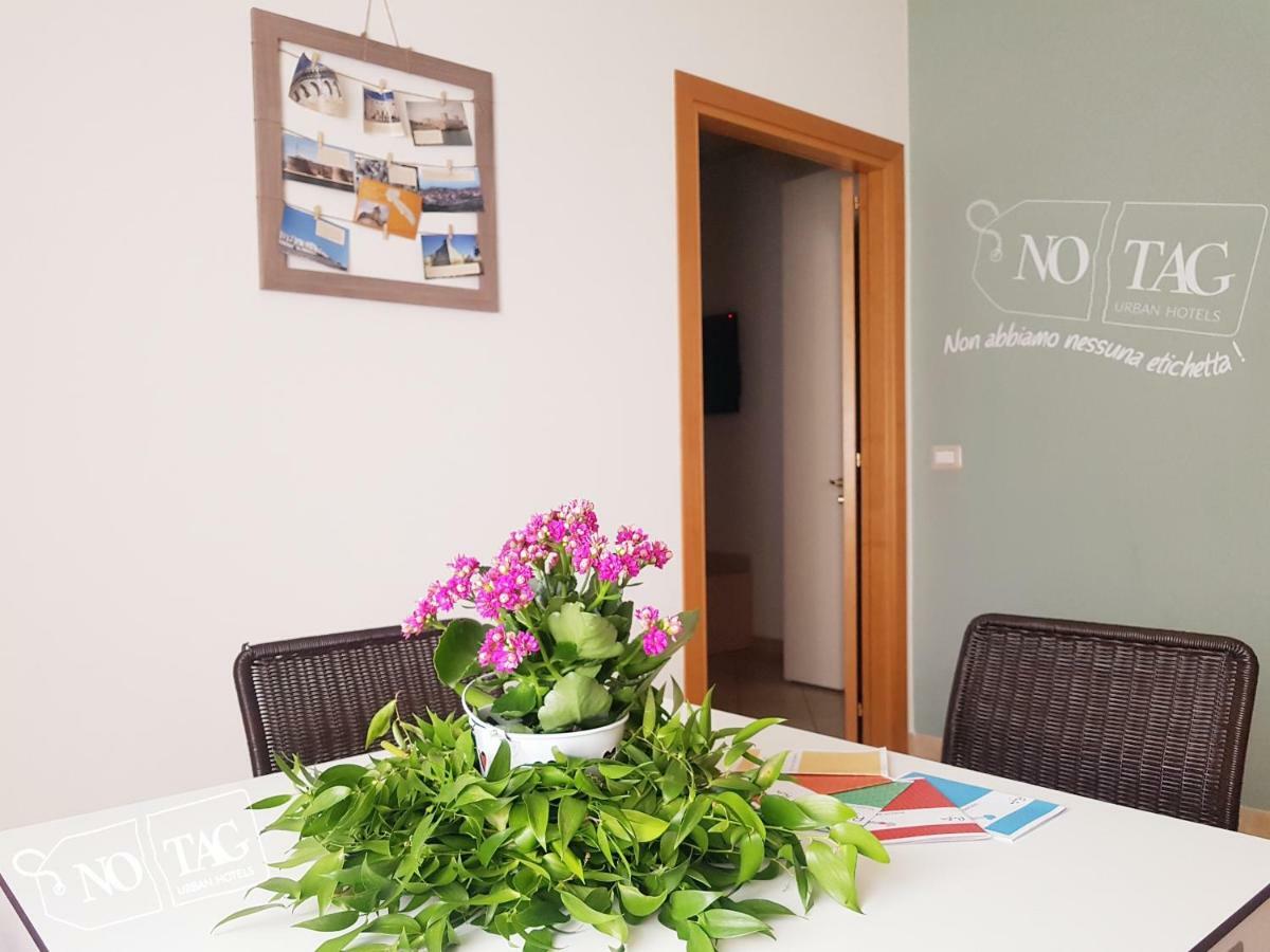No Tag Urban Hotel Трани Экстерьер фото