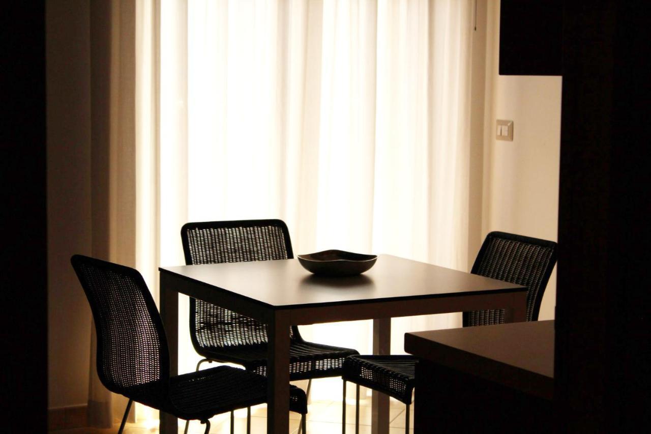 No Tag Urban Hotel Трани Экстерьер фото