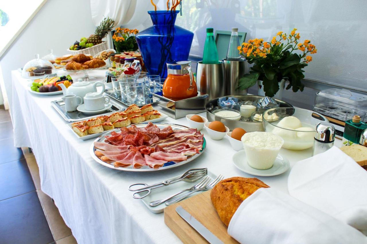 No Tag Urban Hotel Трани Экстерьер фото