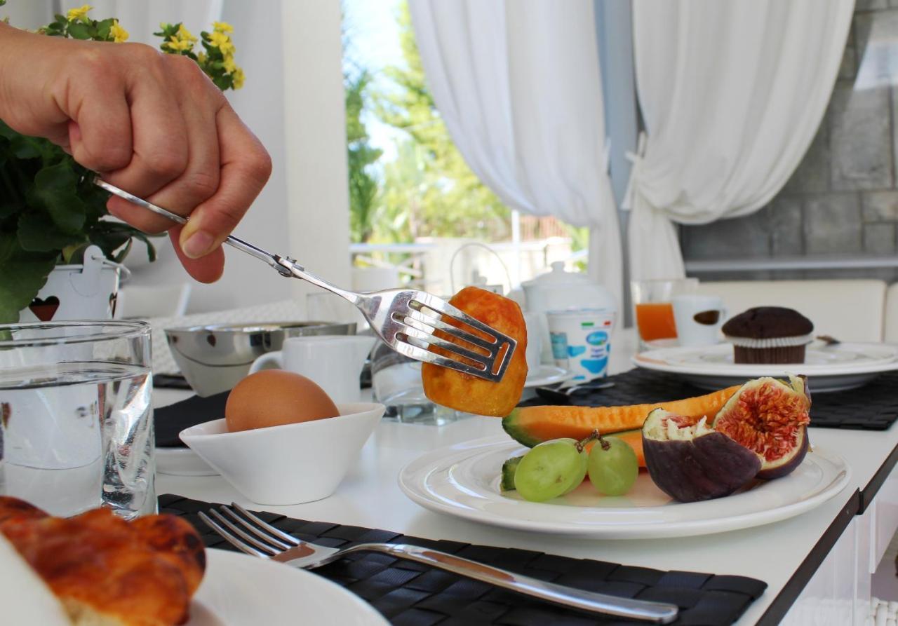 No Tag Urban Hotel Трани Экстерьер фото
